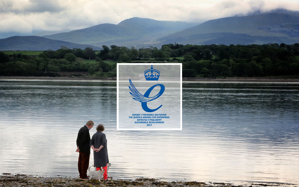 Halen Môn yn Derbyn Anrheg Penblwydd i'w Cofio: Gwobr y Frenhines am Fenter