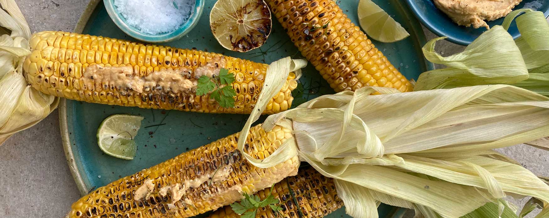 India-corn Cyfan gyda Menyn Paprica a Leim