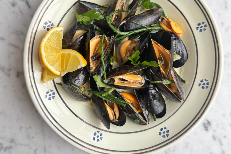 Mussels with samphire + Welsh cider