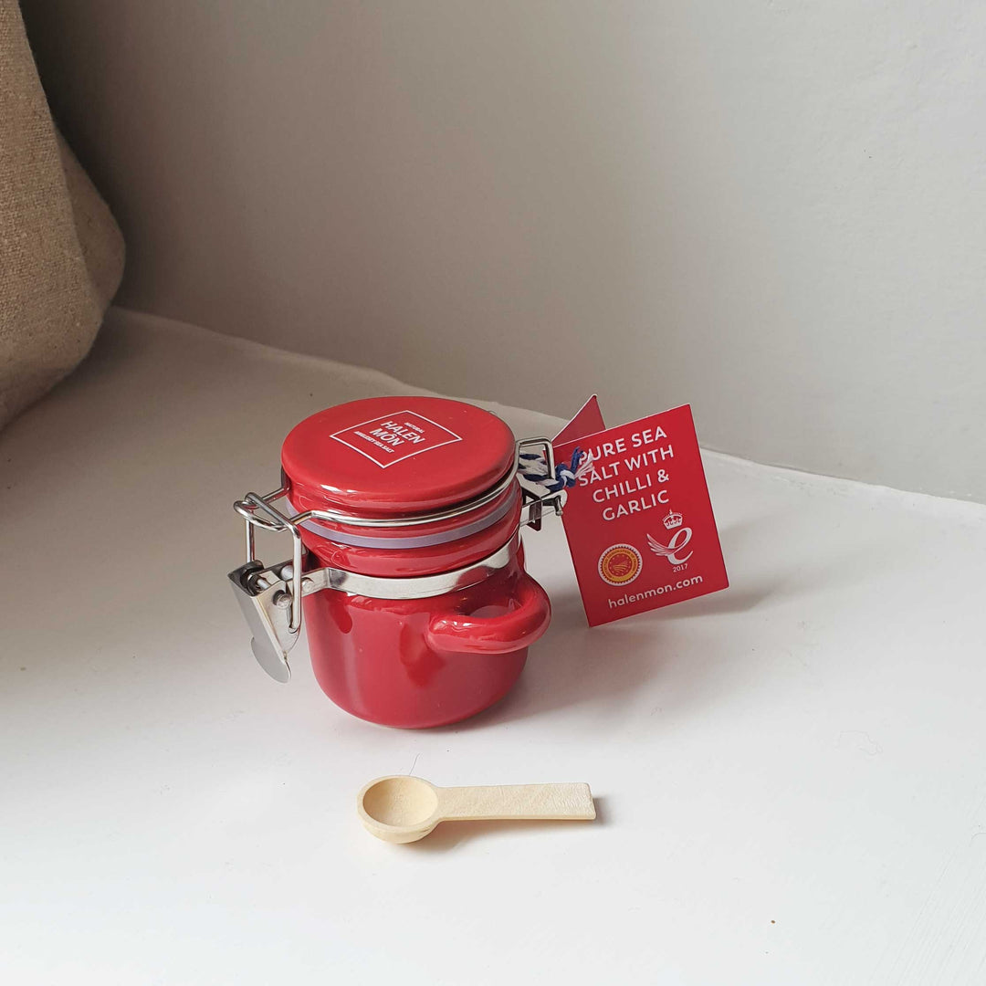 Little Ceramic Jar with Chilli &amp; Garlic Sea Salt (15g)